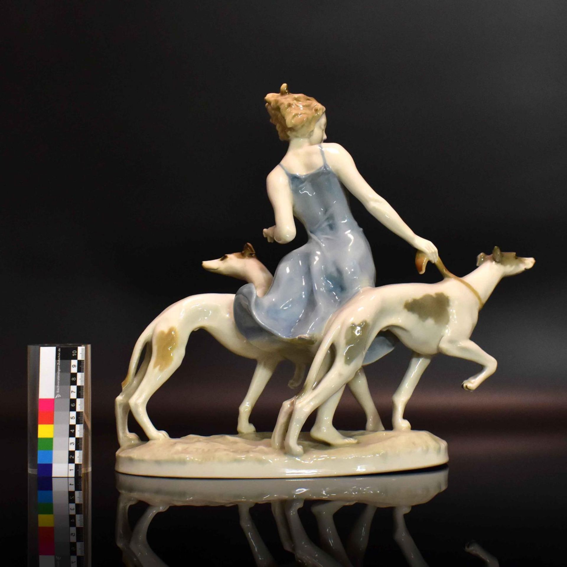 "Spaziergang". Hutschenreuther, nach Entwurf von K. Tutter | Porzellan, Unterglasurstaffage. - Bild 2 aus 3