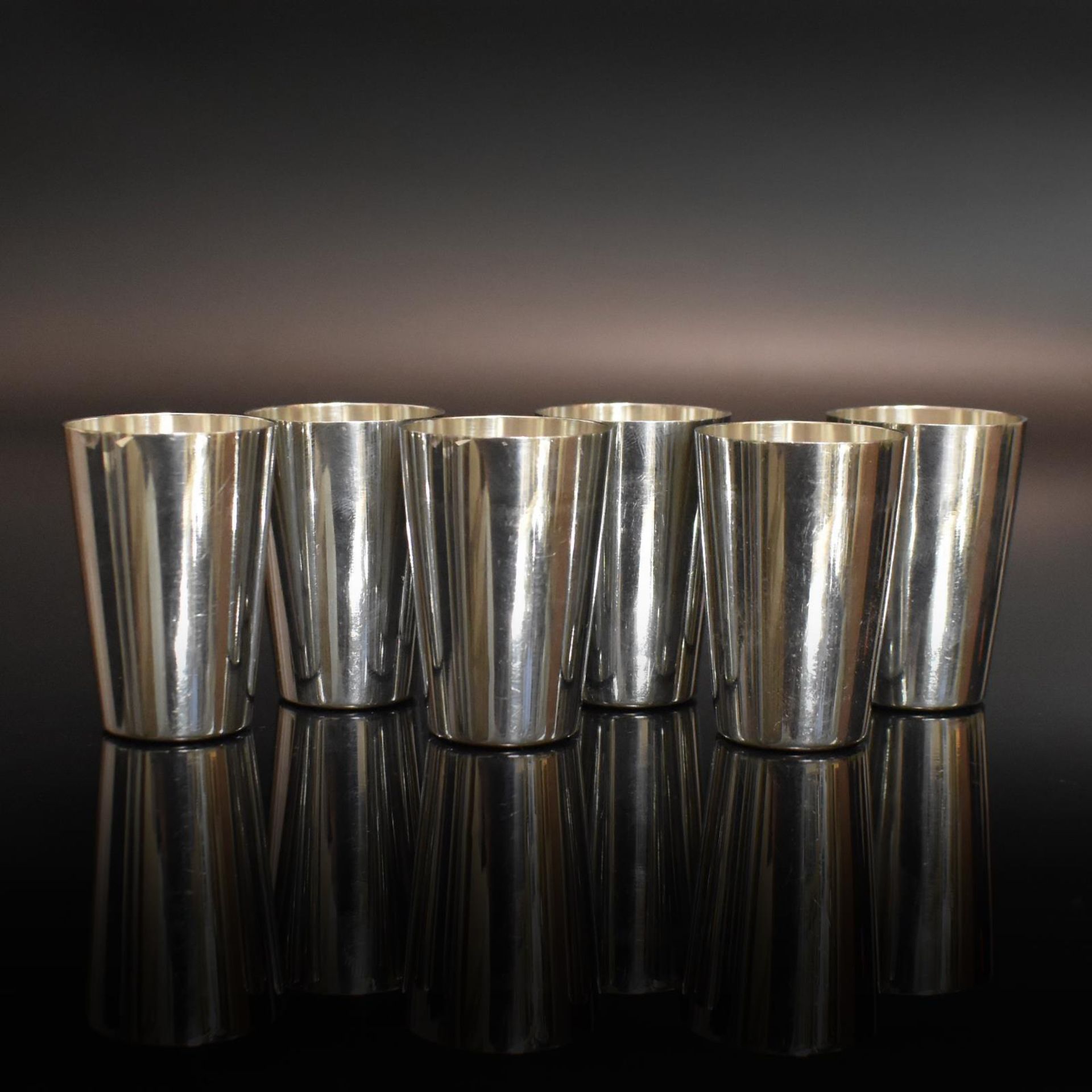 Satz von sechs Schnapsbechern. Schwäbisch Gmünd, 20. Jh., Gayer & Krauss | Silber.