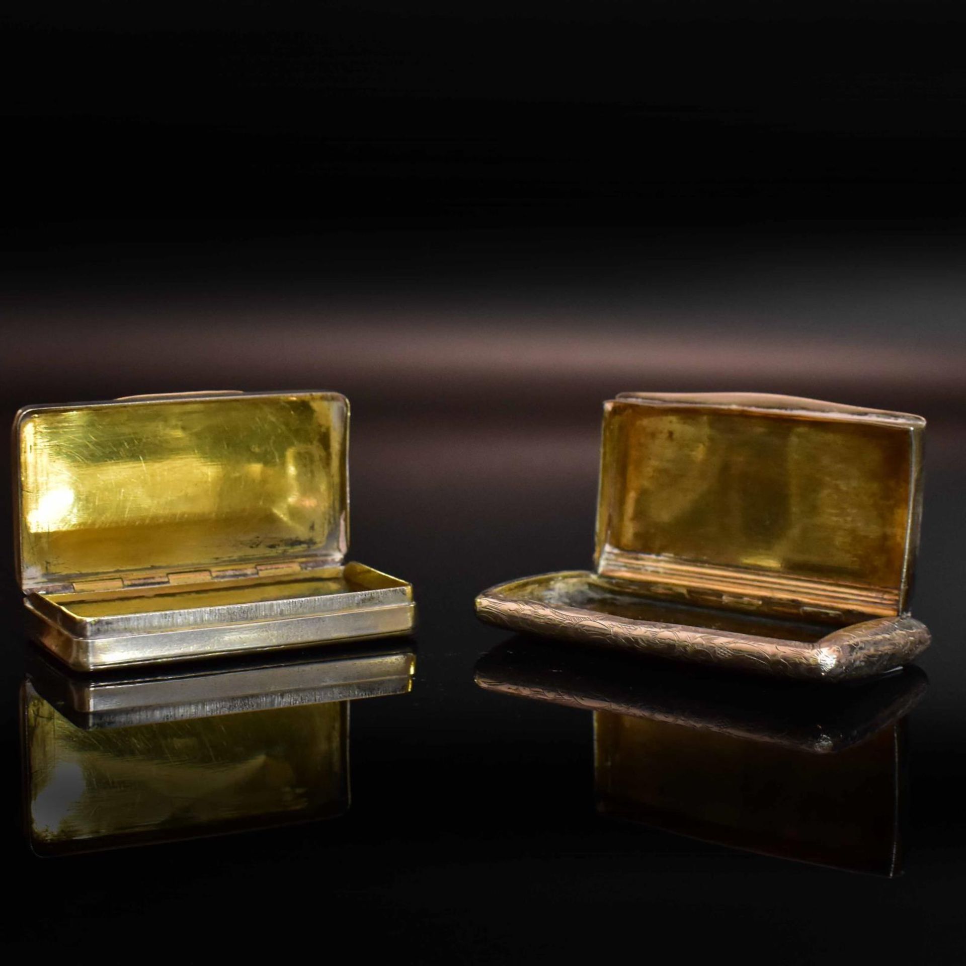 Zwei Tabatieren. Frankreich bzw. Portugal, Lissabon, nach 1886 | Silber, innen vergoldet. - Bild 2 aus 4