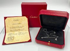 CARTIER. Anhänger mit Halskette. 750 Weißgold mit einem kleinen Diamanten.