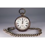 Große Taschenuhr mit massiver Uhrenkette. Teils Silber. Um 1905.