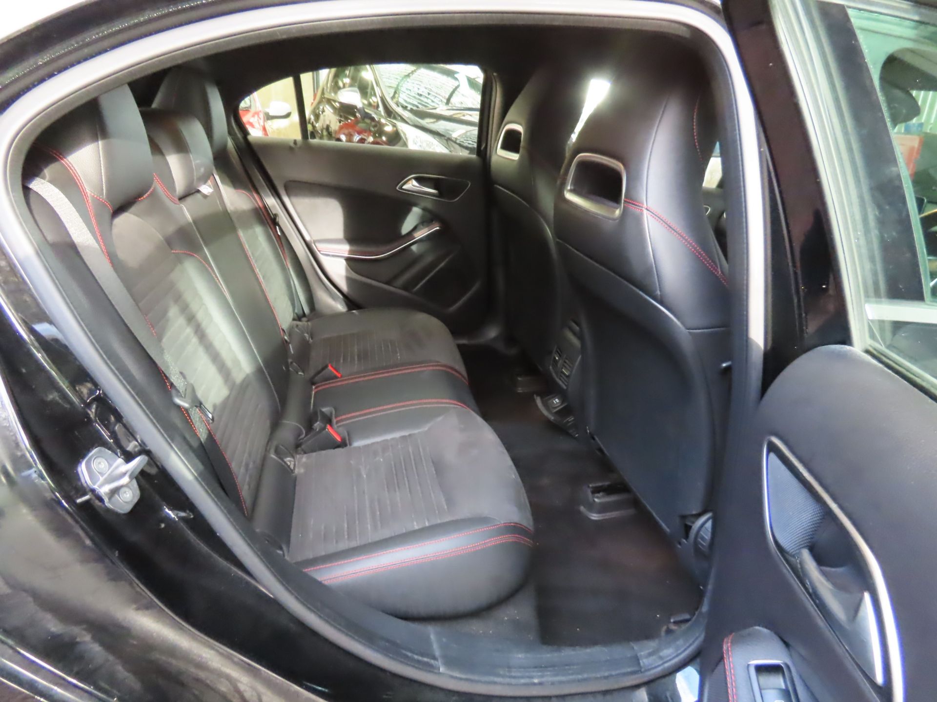 Mercedes Benz A180d AMG Line Premium - AUTO SS - 2018 18 Reg - Sat Nav - Reversing Camera - Air Con - Image 7 of 10