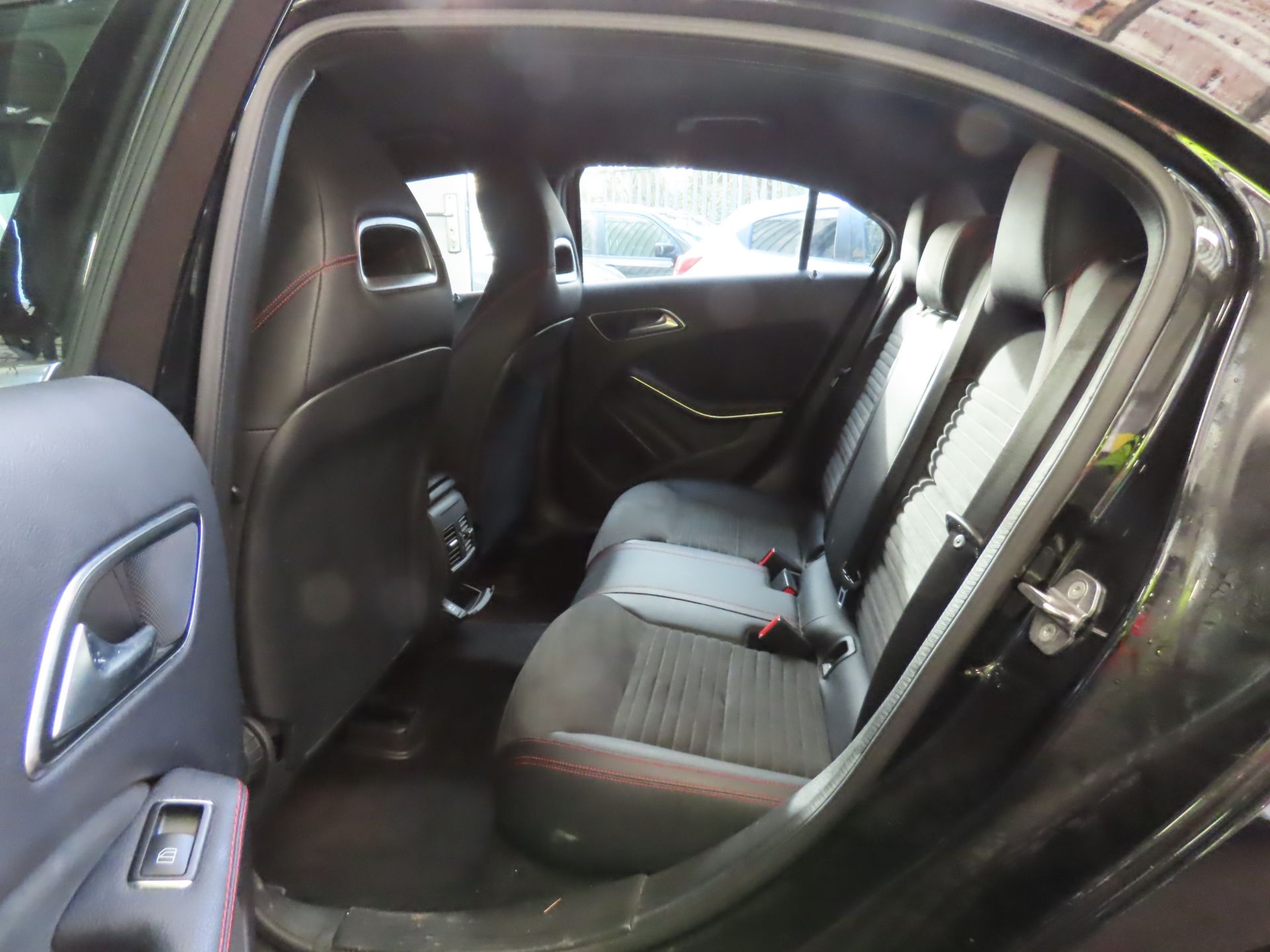 Mercedes Benz A180d AMG Line Premium - AUTO SS - 2018 18 Reg - Sat Nav - Reversing Camera - Air Con - Image 8 of 10