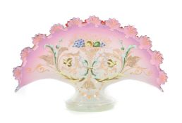 Jugendstil-Fächervase mit Obstmalerei