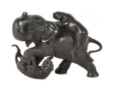 Elefant mit Tigern kämpfend Japan,