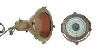 Nautischer Kompass und Leuchte 1.