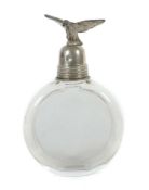 Plattflasche mit Adlerbekrönung Ende