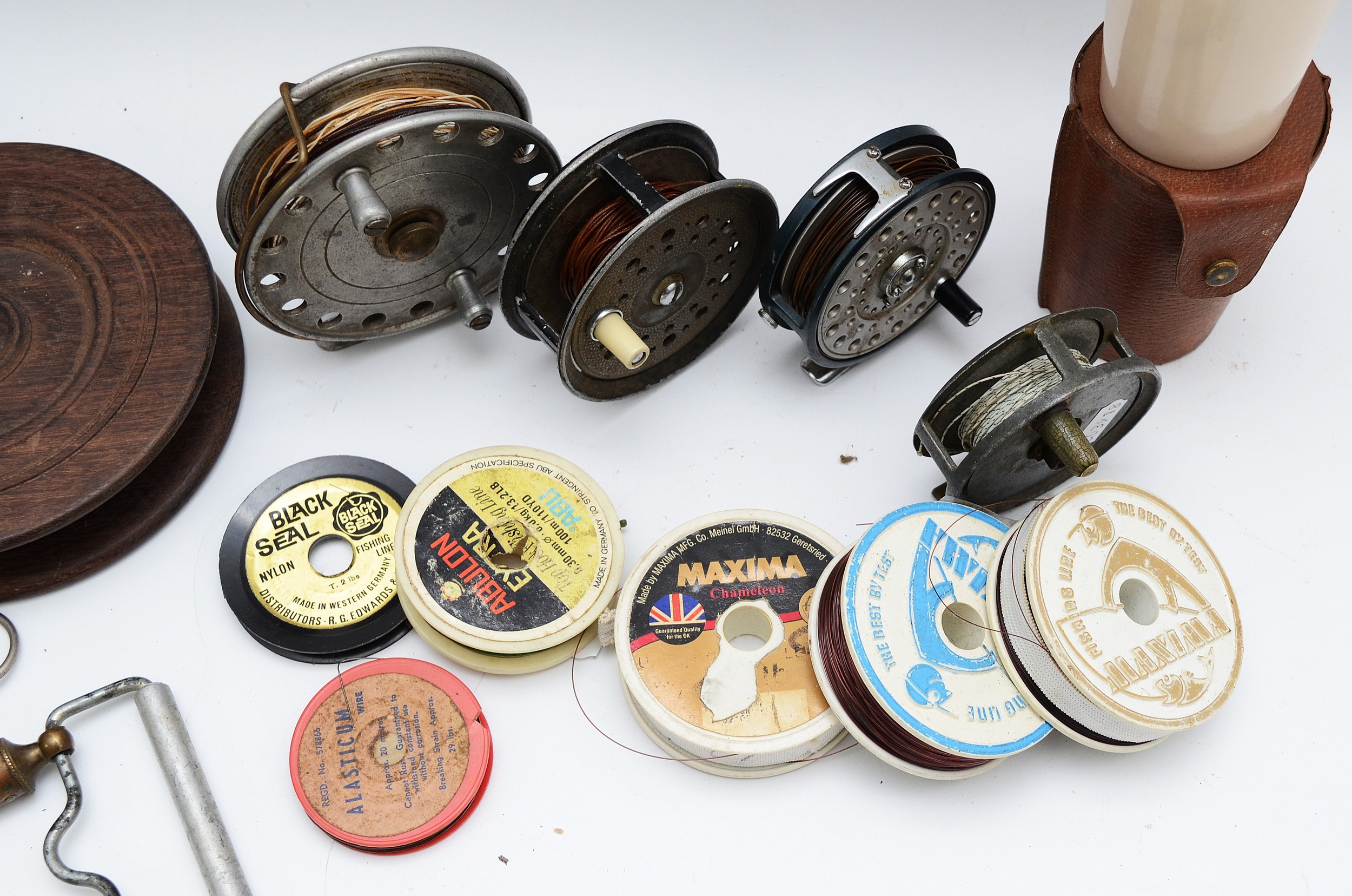 A Roddy 310 ventilated fly fishing reel, steel line guard, steel foot, single handle operation 8cm - Image 2 of 2