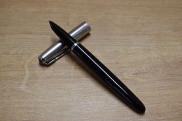 A Parker 51 vacumatic fill fountain pen in Black with lustraloy cap. Circa 1949