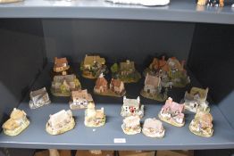 A selection of eighteen Lilliput Lane models to include 'Little Bee', 'Gold Top' and 'Village