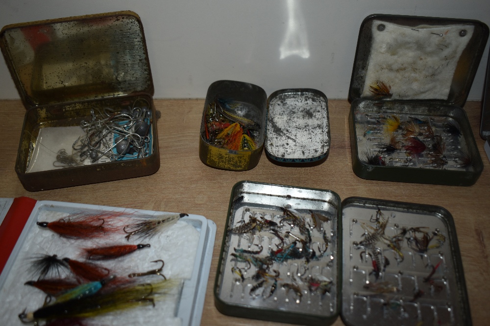 A selection of fishing flies both salmon and trout in various tins and boxes - Image 2 of 4