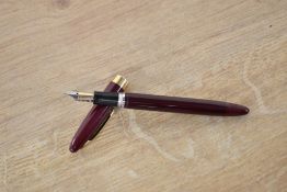 A boxed Sheaffer Saratoga Snorkel fill fountain pen in Green having Sheaffers 14K nib