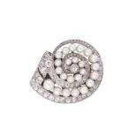 ART DECO PEARL AND DIAMOND CLIP BROOCH, CIRCA 1925
