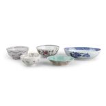 A GROUP OF FIVE FAMILLE ROSE AND BLUE AND WHITE PORCELAINS China, 18th and 19th including