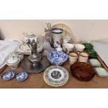 A Portmeirion Botanic Garden part tea service together with a Royal Doulton blue and white pottery