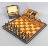 Schachspiel mit Dame und Mühle