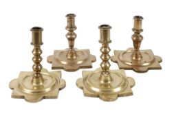 Vier frühbarocke Messingleuchter