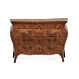Commode Veneto or Lombardy, 18th Century - Walnut burl wood with filigree inlays in precious