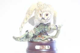 Royal Doulton barn owl Da I on wooden base