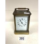 A LARGE BRASS CARRIAGE CLOCK, WITH STRIKING MOVEMENT, WHITE ENAMEL DIAL, WITH KEY, HEIGHT 15CM