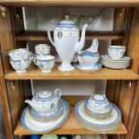 WEDGWOOD DINNER SERVICE COMPRISING: 6 LARGE DINNER PLATES, 6 SIDE PLATES, 6 SAUCERS, 6 DESSERT