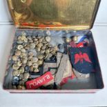 A QUANTITY OF BRITISH MILITARY BUTTONS, SHOULDER TITLES AND CLOTH BADGES, INCLUDING; FORESTERS,