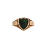 A Victorian 15ct gold and bloodstone signet ring