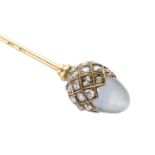 FABERGE: AN EARLY 20TH CENTURY DIAMOND AND MOONSTONE SET HAT PIN
