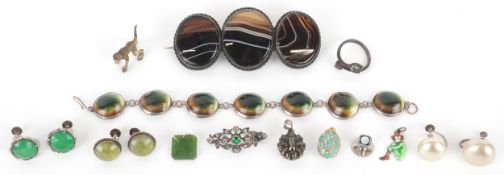 Antique and later silver and white metal jewellery including a Scottish agate brooch, a tiger's