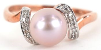 A 9K rose gold cultured pearl and diamond ring, size S, 2.9g.