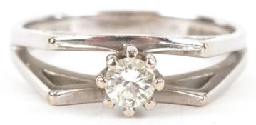 An 18ct white gold diamond solitaire ring, size I, 3.4g.
