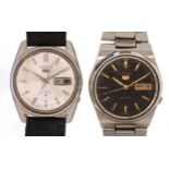 Seiko, two vintage gentlemen's Seiko 5 automatic wristwatches with day/date apertures, models 6119-