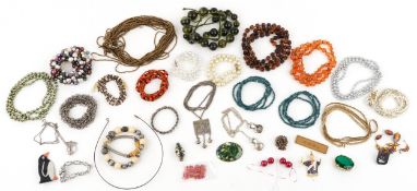 Vintage and later jewellery including necklaces, bracelets and brooches.