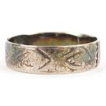 Victorian silver ring with engraved decoration, Birmingham 1882, size P/Q, 2.2g.