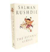 SIGNED BOOKS - SALMON RUSHDIE - THE SATANIC VERSES 1992 FIRST US PAPERBACK
