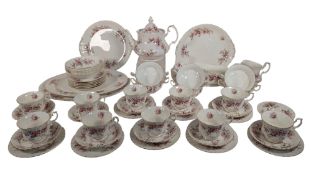 ROYAL ALBERT - LAVENDER ROSE PATTERN - PORCELAIN DINNER / TEA SERVICE