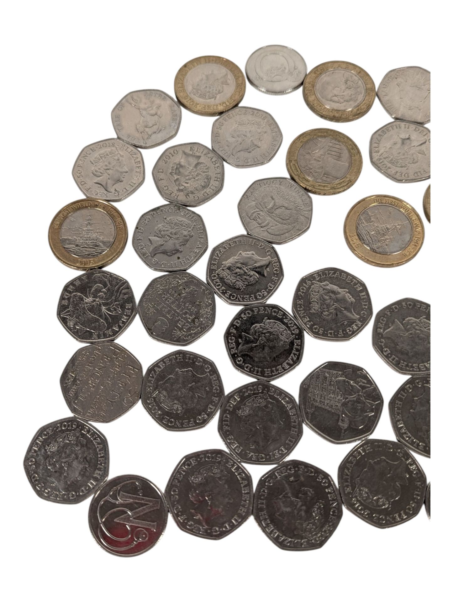 COLLECTION OF BRITISH CIRCULATED COMMEMORATIVE COINS - Image 3 of 4