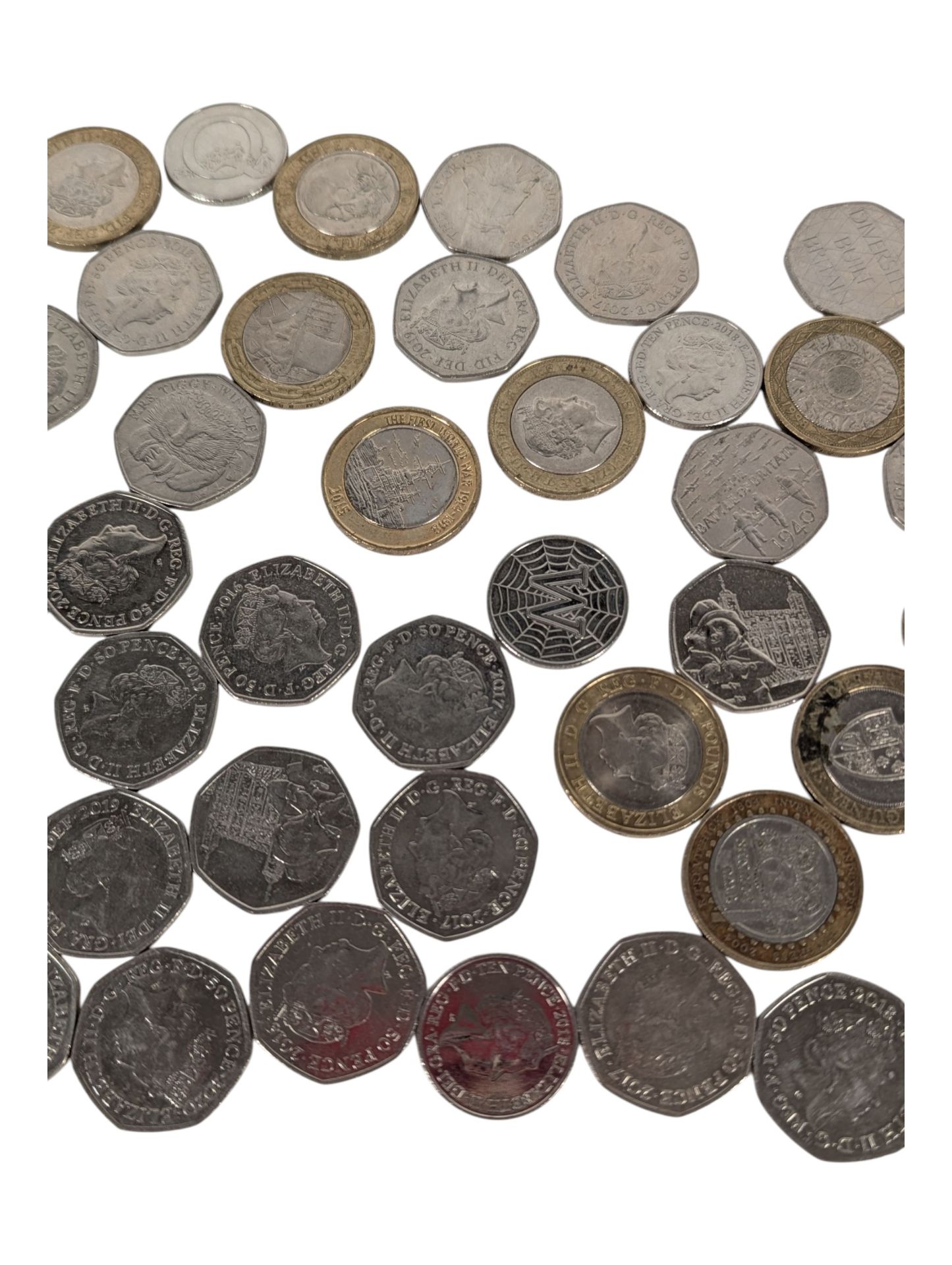 COLLECTION OF BRITISH CIRCULATED COMMEMORATIVE COINS - Image 2 of 4