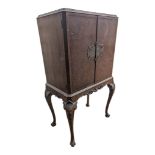VINTAGE 1940S 20TH CENTURY QUEEN ANNE REVIVAL COCKTAIL CABINET