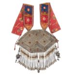Brustschmuckanhänger "Gonzuk" aus Silber. TEKKE/TURKMENISTAN, frühes 20. Jh.
