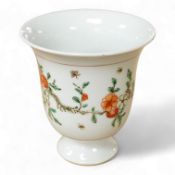 A Chinese famille verte footed wine cup decorated with flowers, 9cm high