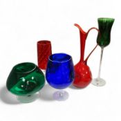Four pieces of mid-century coloured glassware, to include a jug and an oversized brandy balloon,