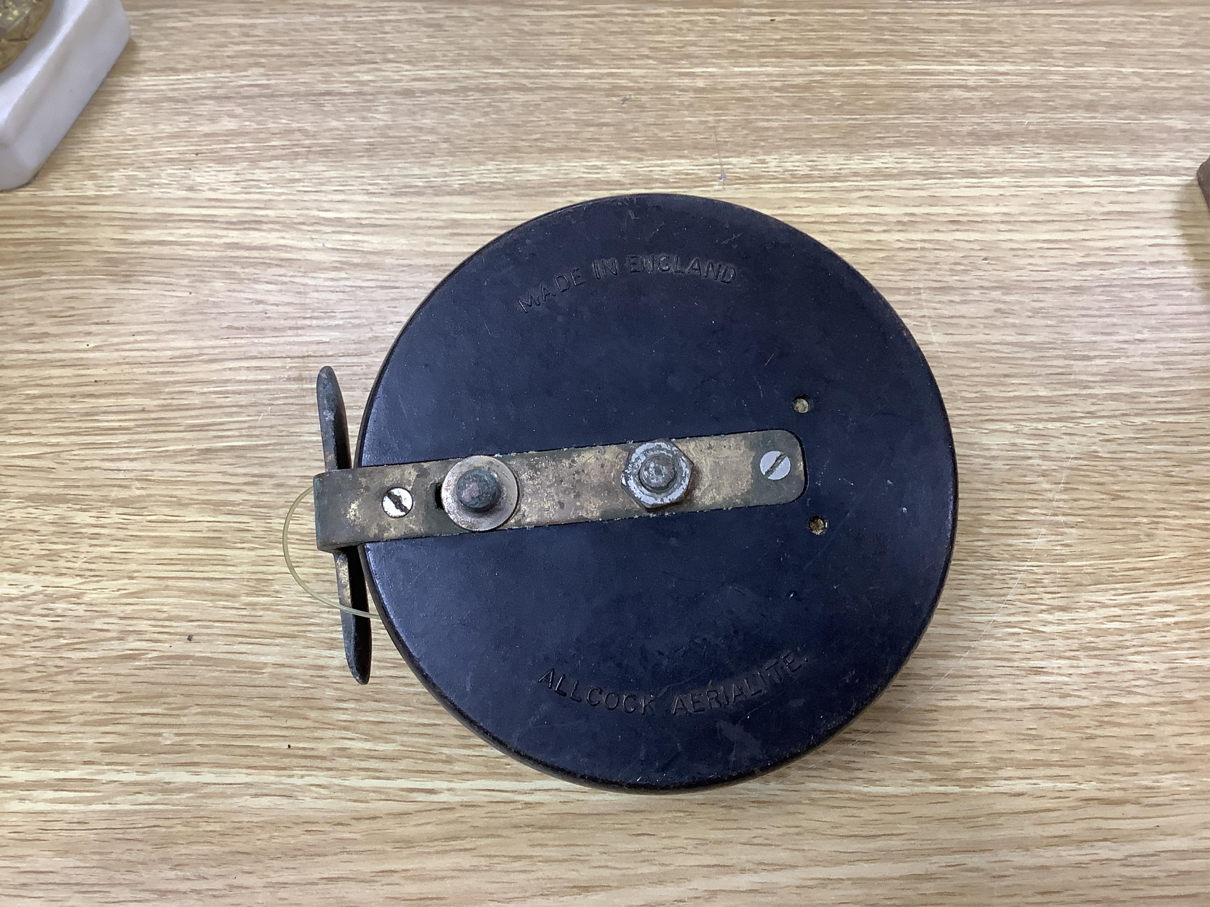 A collection of vintage fishing reels, including mahogany and brass examples one with patent - Image 5 of 5