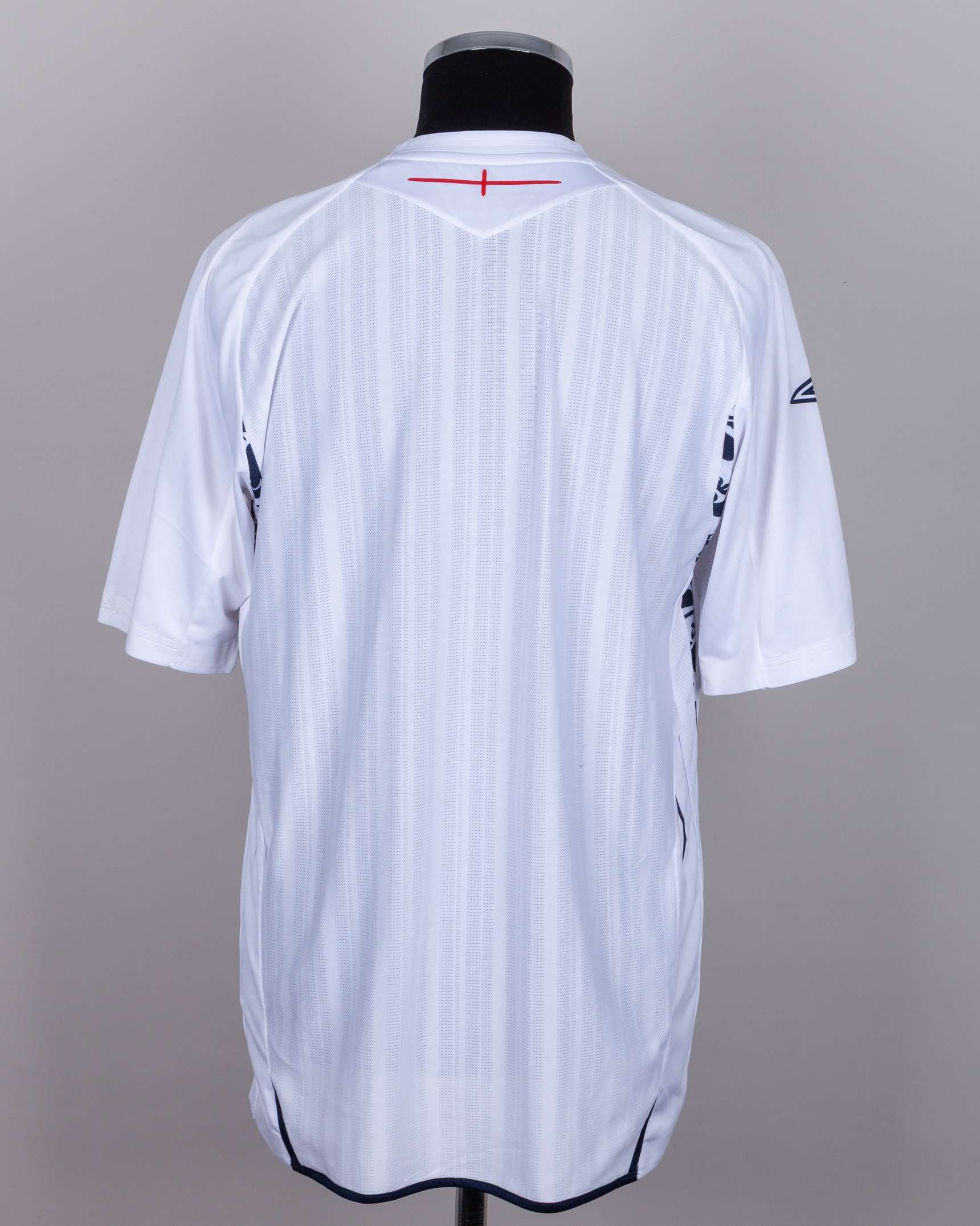 White squad autographed England replica short-sleeved shirt, 2007 - Image 2 of 7