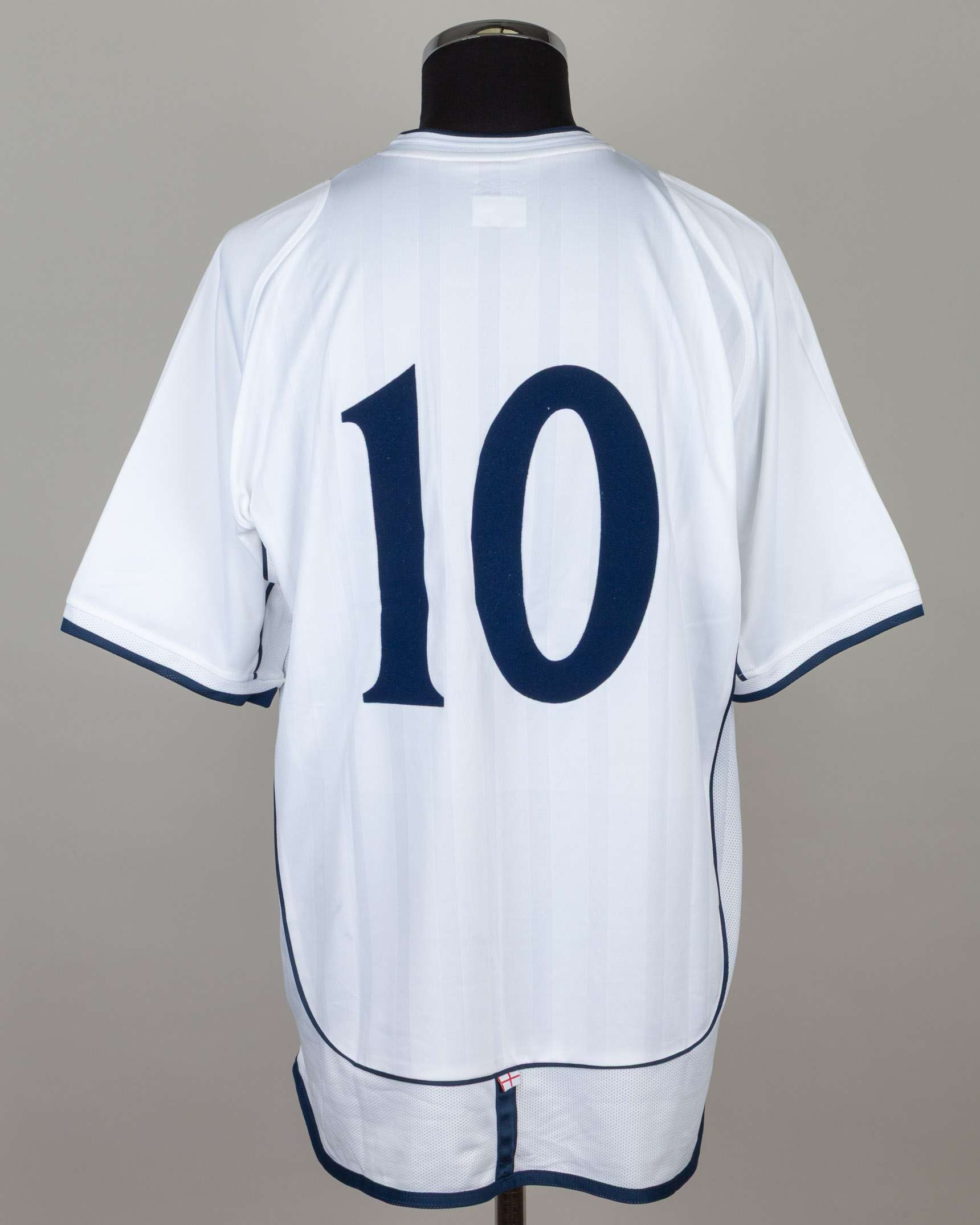 White No.10 England autographed short-sleeved shirt, 2001-03 - Image 2 of 6