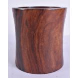 A SMALLER 18TH/19TH CENTURY CHINESE CARVED HUANGHUALI WOOD BITONG BRUSH POT Qianlong/Jiaqing. 15