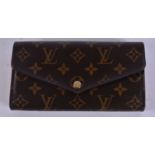 Louis Vuitton Monogram Leather Purse / Wallet w/ Pastel Pink Interior. 18 cm wide.
