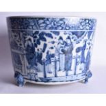 A 17TH CENTURY CHINESE BLUE AND WHITE PORCELAIN PLANTER Late Ming. 25 cm x 18 cm.