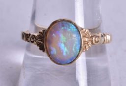 9ct gold opal solitaire ring (3.7g). U.