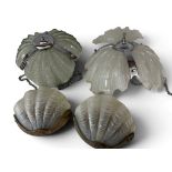 Art deco clam shell-shaped frosted glass light fittings, comprising 2 x ceiling lamp shades and 2 x